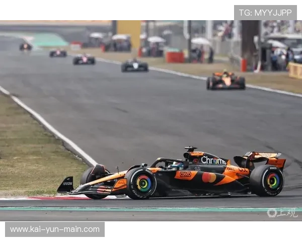 诺里斯皮亚斯特里巴林测试完成124圈，迈凯伦MCL40赛车表现稳定